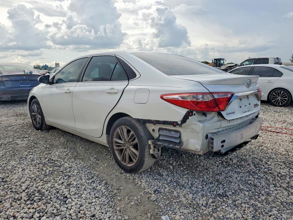 4T1BF1FK7HU359335 2017 TOYOTA CAMRY photo no. 2