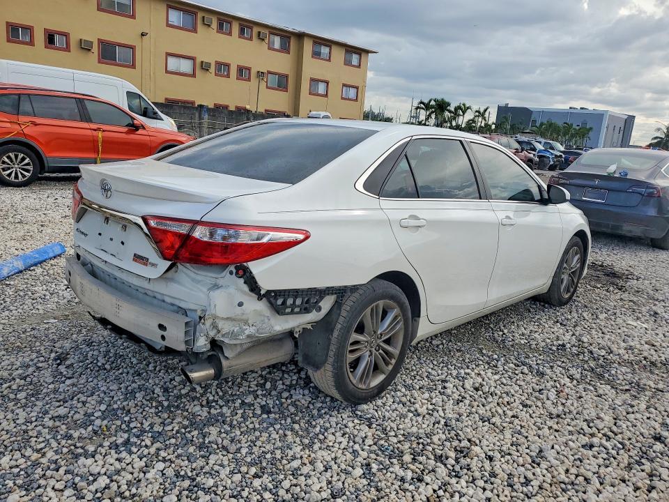 4T1BF1FK7HU359335 2017 TOYOTA CAMRY photo no. 3