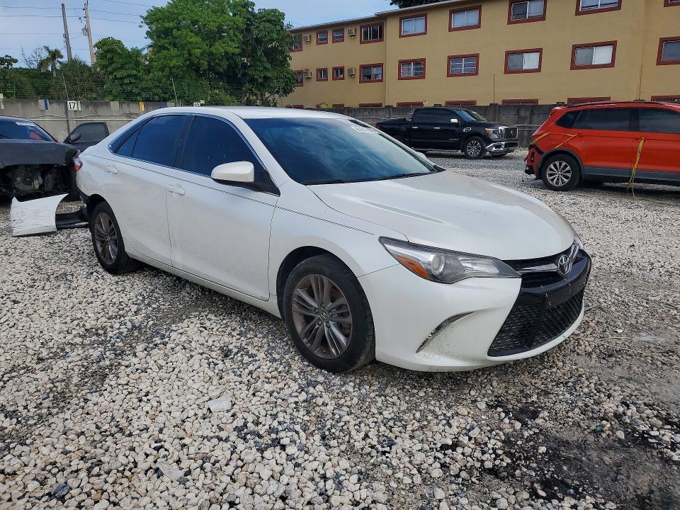 4T1BF1FK7HU359335 2017 TOYOTA CAMRY photo no. 4