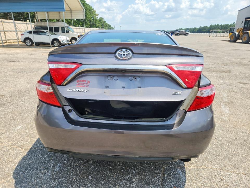 2017 TOYOTA CAMRY SE — Фото 6 из 12