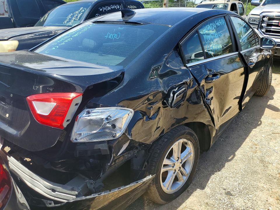 2017 CHEVROLET CRUZE LT — Фото 3 из 12