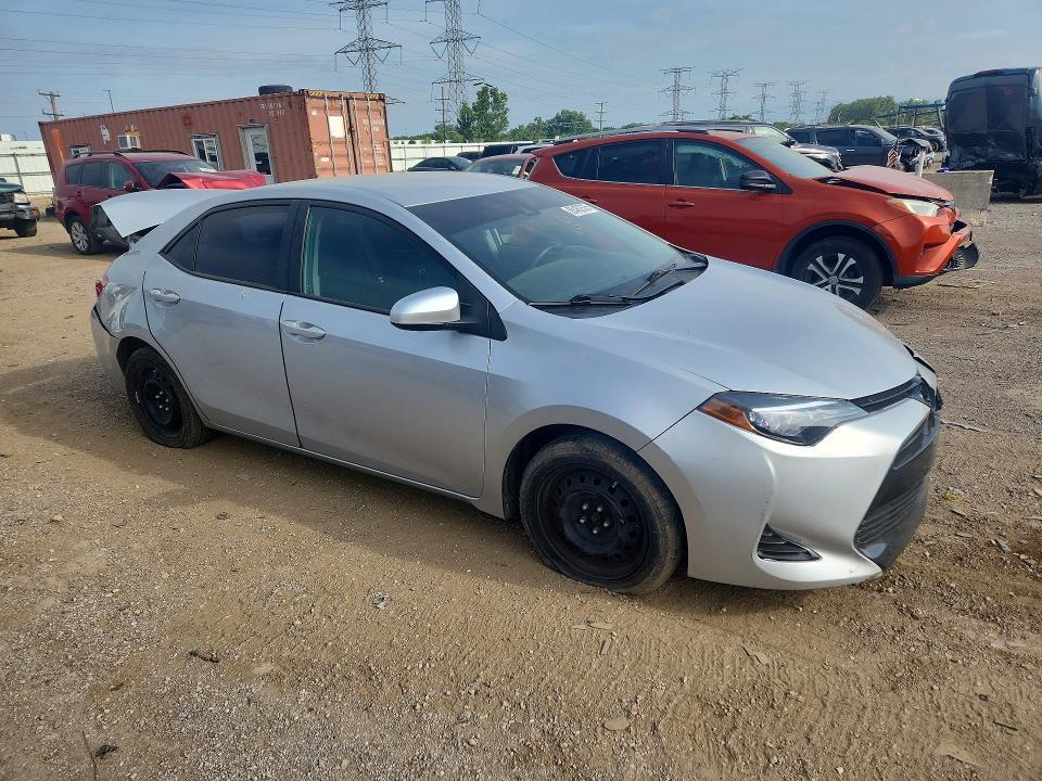 2017 TOYOTA COROLLA LE — Фото 4 из 12