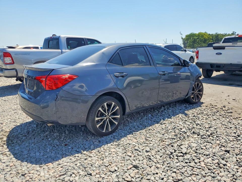 5YFBURHE5HP700759 2017 TOYOTA COROLLA photo no. 3