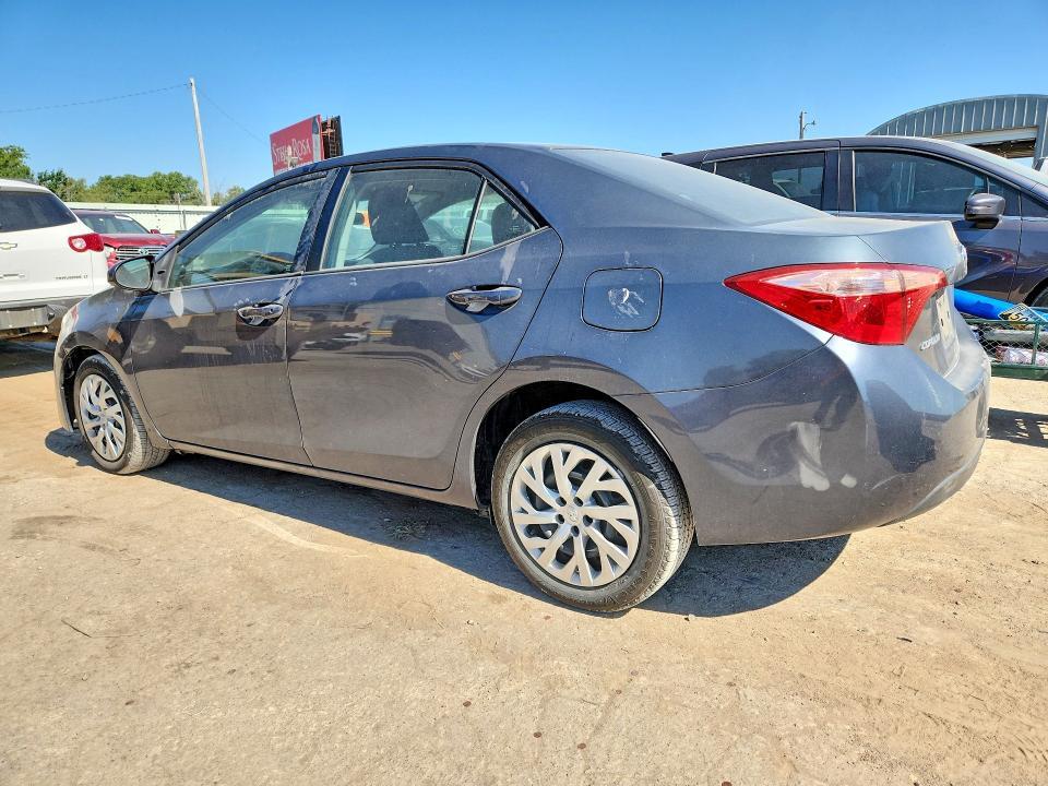 5YFBURHE6HP675743 2017 TOYOTA COROLLA photo no. 2