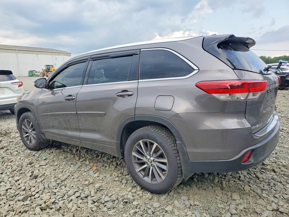 2017 TOYOTA HIGHLANDER XLE — Фото 2 из 13