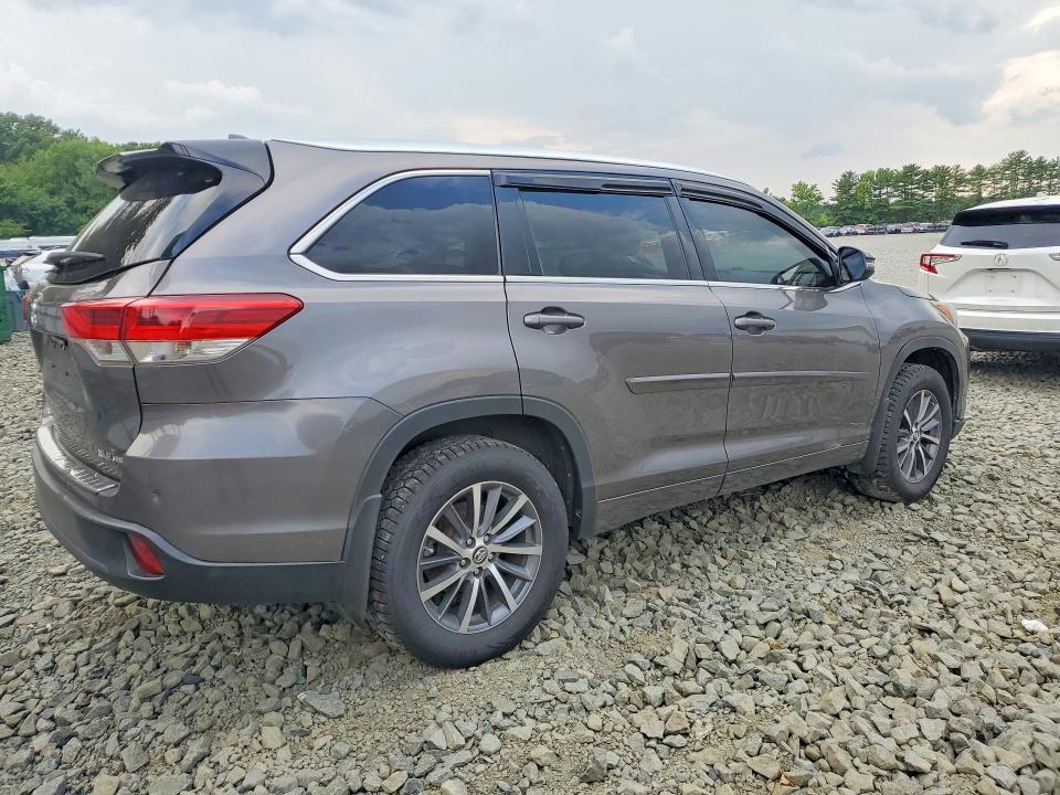 2017 TOYOTA HIGHLANDER XLE — Фото 3 из 13