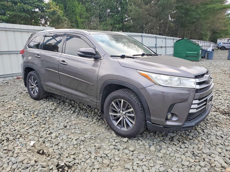2017 TOYOTA HIGHLANDER XLE — Фото 4 из 13
