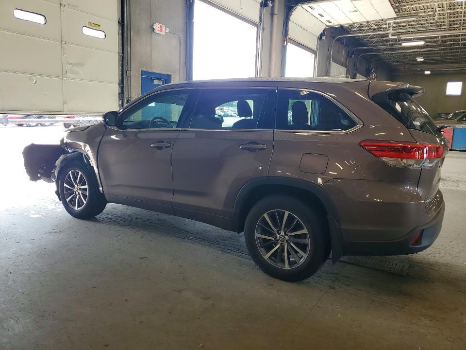 2017 TOYOTA HIGHLANDER XLE — Фото 2 из 14
