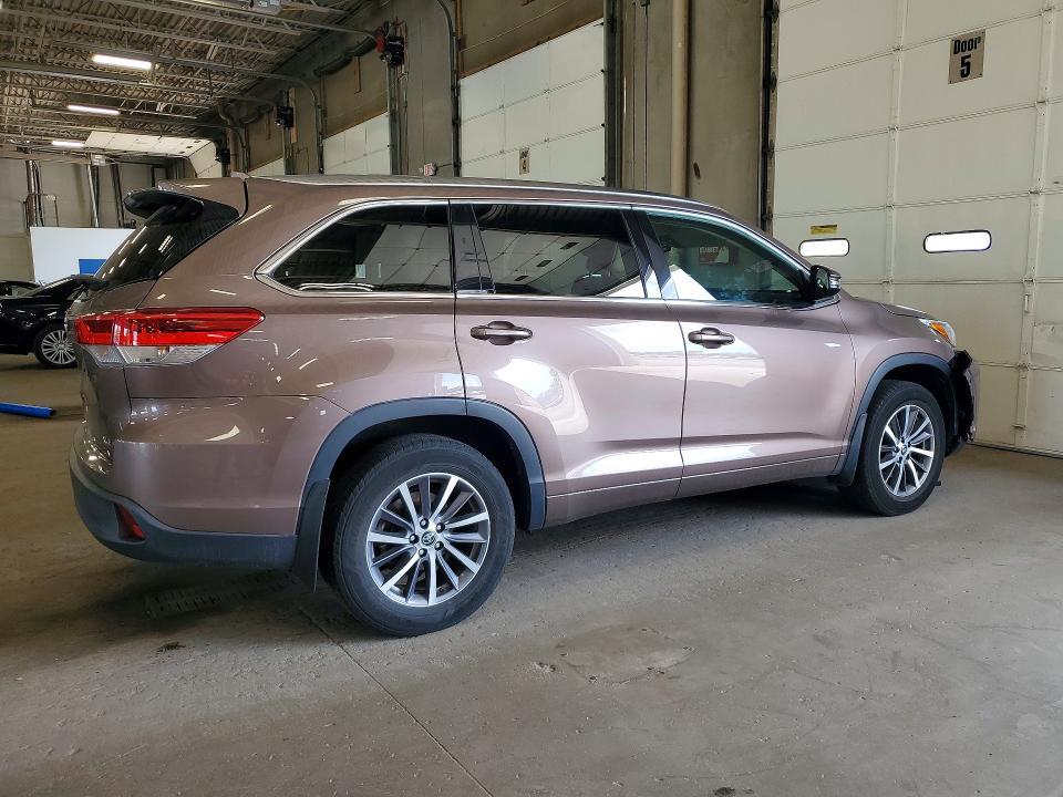 2017 TOYOTA HIGHLANDER XLE — Фото 3 из 14
