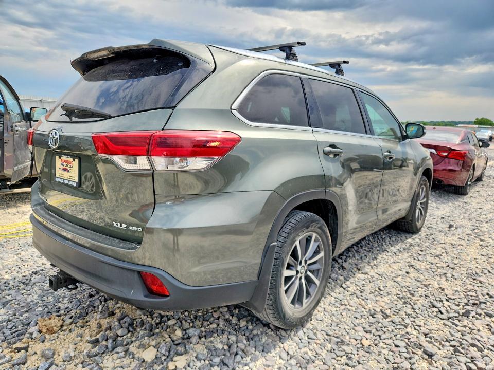 5TDJZRFH6HS397315 2017 TOYOTA HIGHLANDER photo no. 3