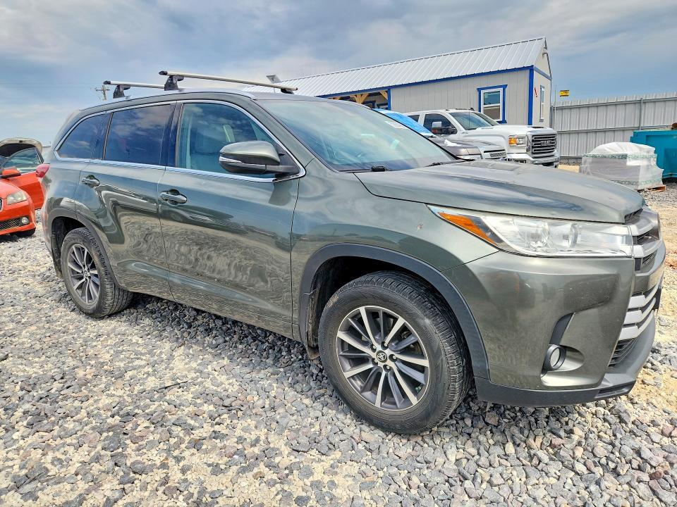 5TDJZRFH6HS397315 2017 TOYOTA HIGHLANDER photo no. 4