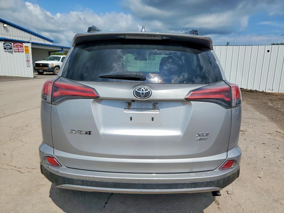 2017 TOYOTA RAV4 XLE — Фото 6 из 14