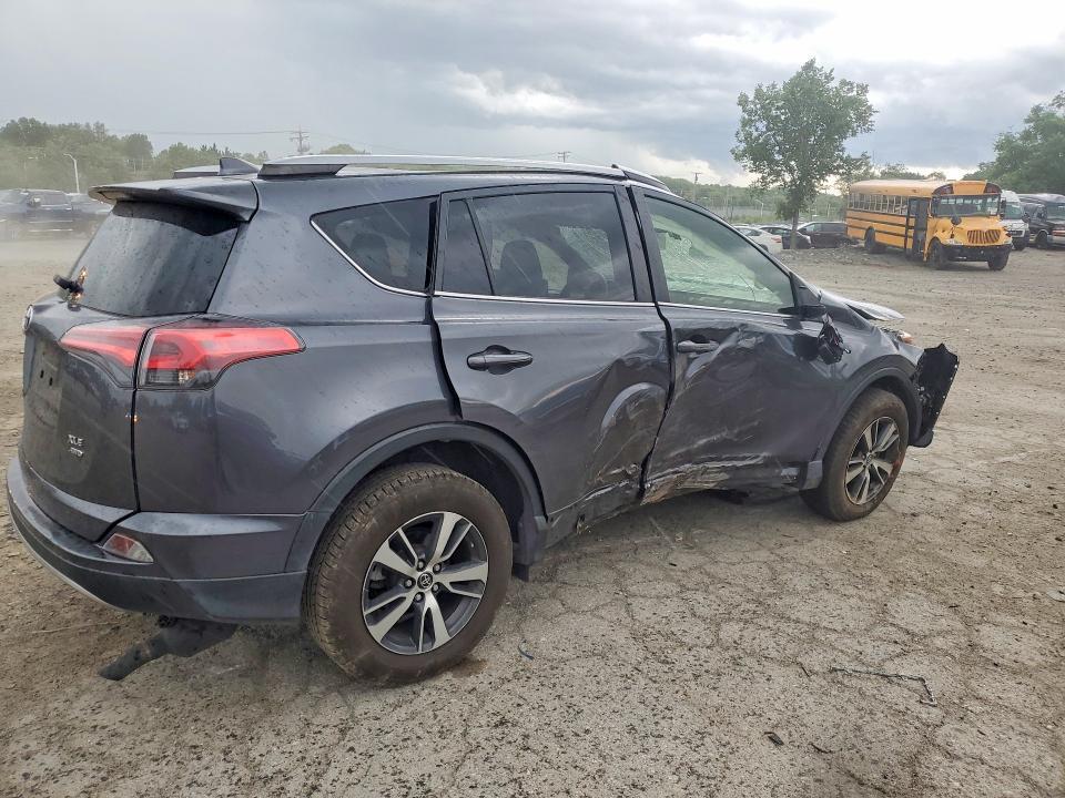 2017 TOYOTA RAV4 XLE — Фото 3 из 13