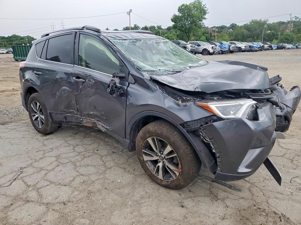 2017 TOYOTA RAV4 XLE — Фото 4 из 13
