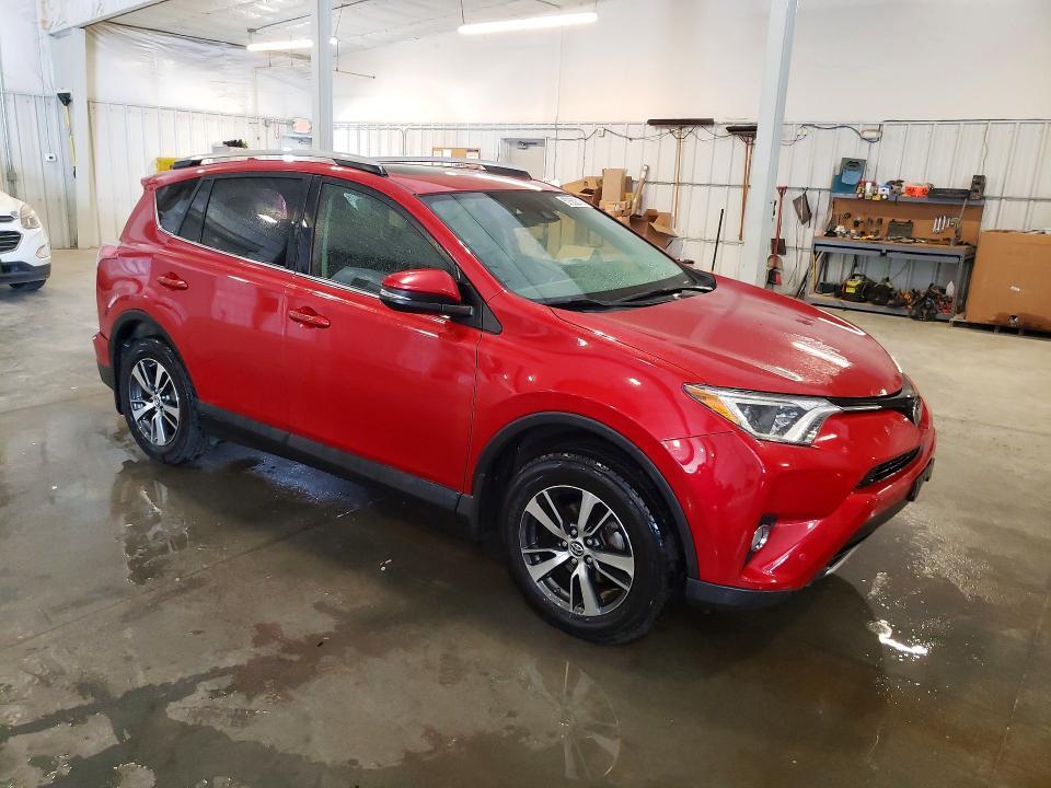 2017 TOYOTA RAV4 XLE — Фото 4 из 13