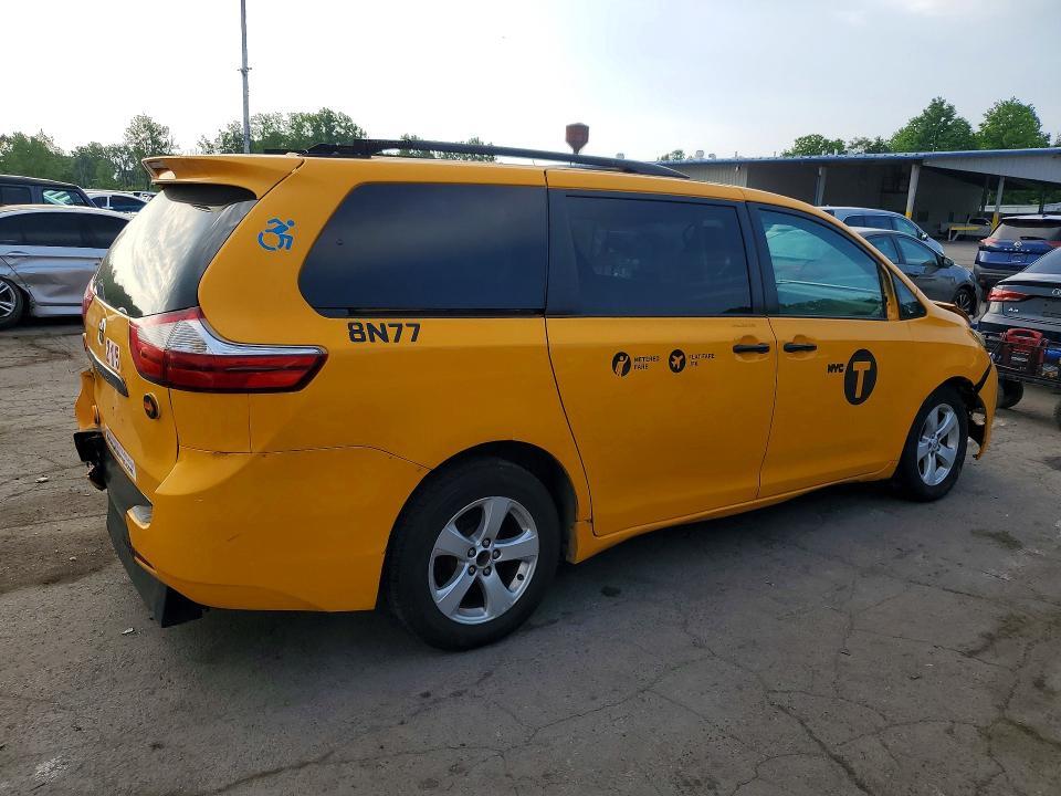 2017 TOYOTA SIENNA LE — Фото 3 из 14