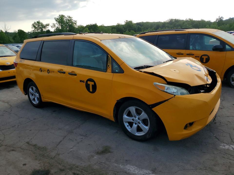 2017 TOYOTA SIENNA LE — Фото 4 из 14