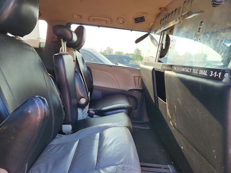2017 TOYOTA SIENNA LE — Фото 11 из 13