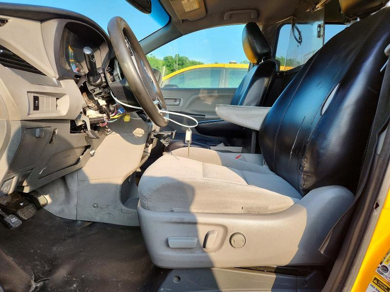 2017 TOYOTA SIENNA LE — Фото 7 из 13
