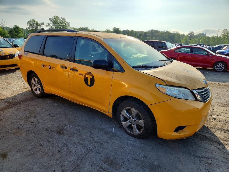 2017 TOYOTA SIENNA LE MOBILITY — Фото 4 из 13