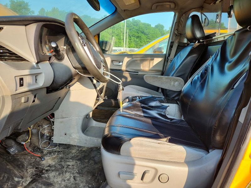 2017 TOYOTA SIENNA LE MOBILITY — Фото 7 из 13