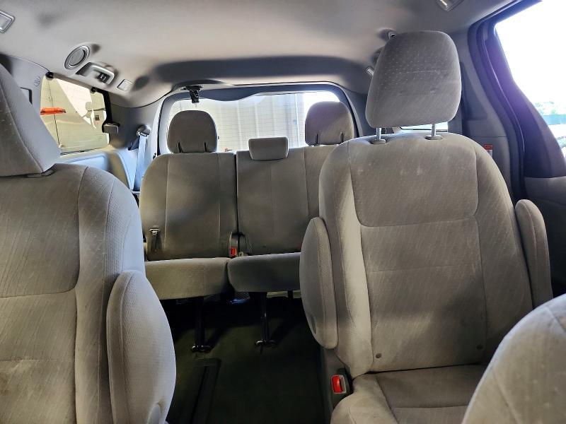 2017 TOYOTA SIENNA LE — Фото 10 из 13