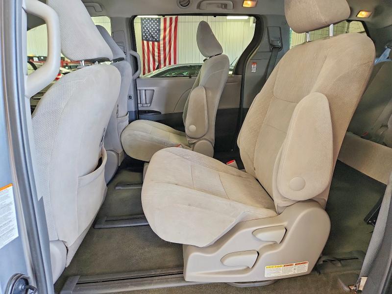 2017 TOYOTA SIENNA LE — Фото 11 из 13