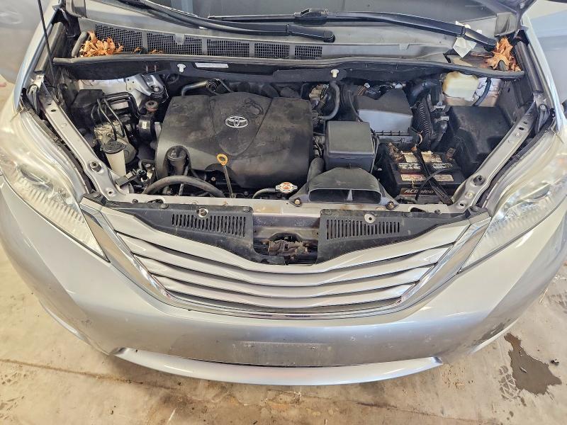 2017 TOYOTA SIENNA LE — Фото 12 из 13