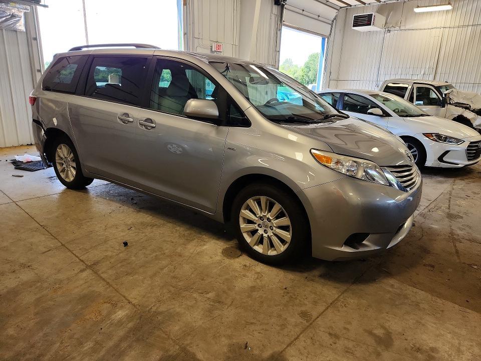 2017 TOYOTA SIENNA LE — Фото 4 из 13
