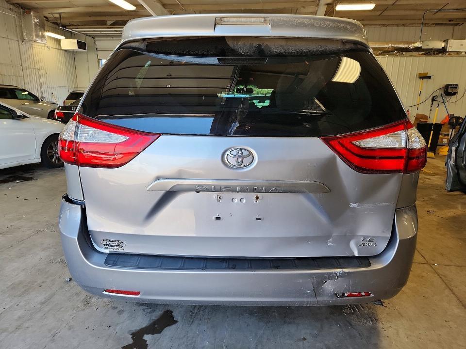 2017 TOYOTA SIENNA LE — Фото 6 из 13