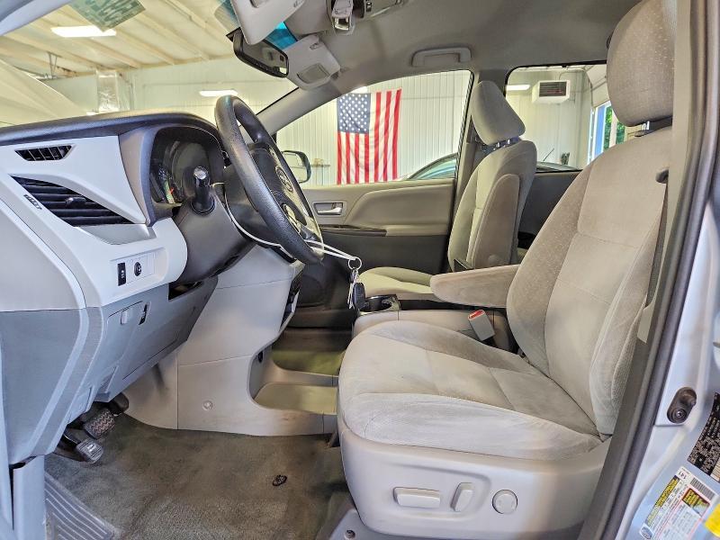 2017 TOYOTA SIENNA LE — Фото 7 из 13