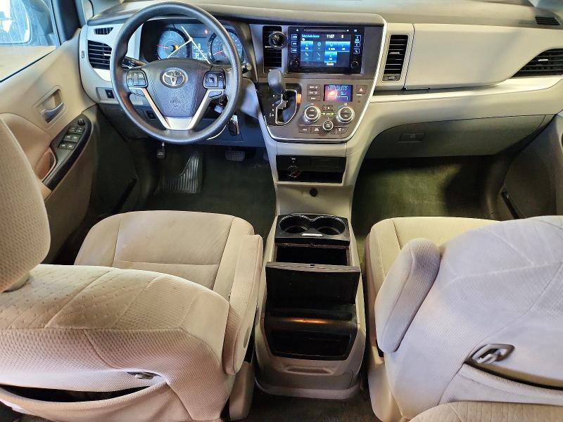 2017 TOYOTA SIENNA LE — Фото 8 из 13