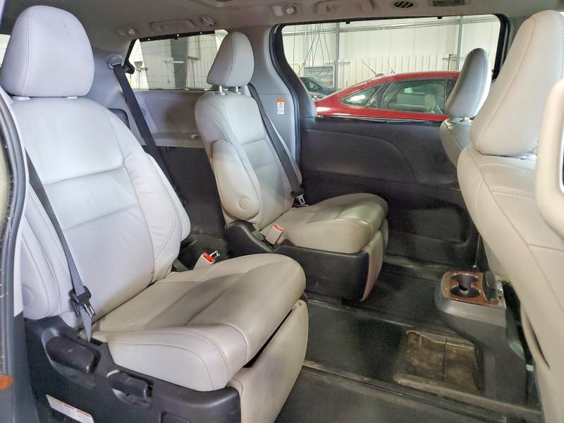 2017 TOYOTA SIENNA LIMITED PREMIUM 7-PASSENGER — Фото 11 из 13