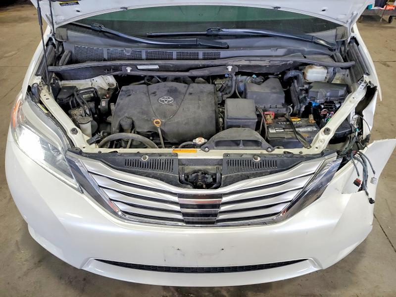 2017 TOYOTA SIENNA LIMITED PREMIUM 7-PASSENGER — Фото 12 из 13