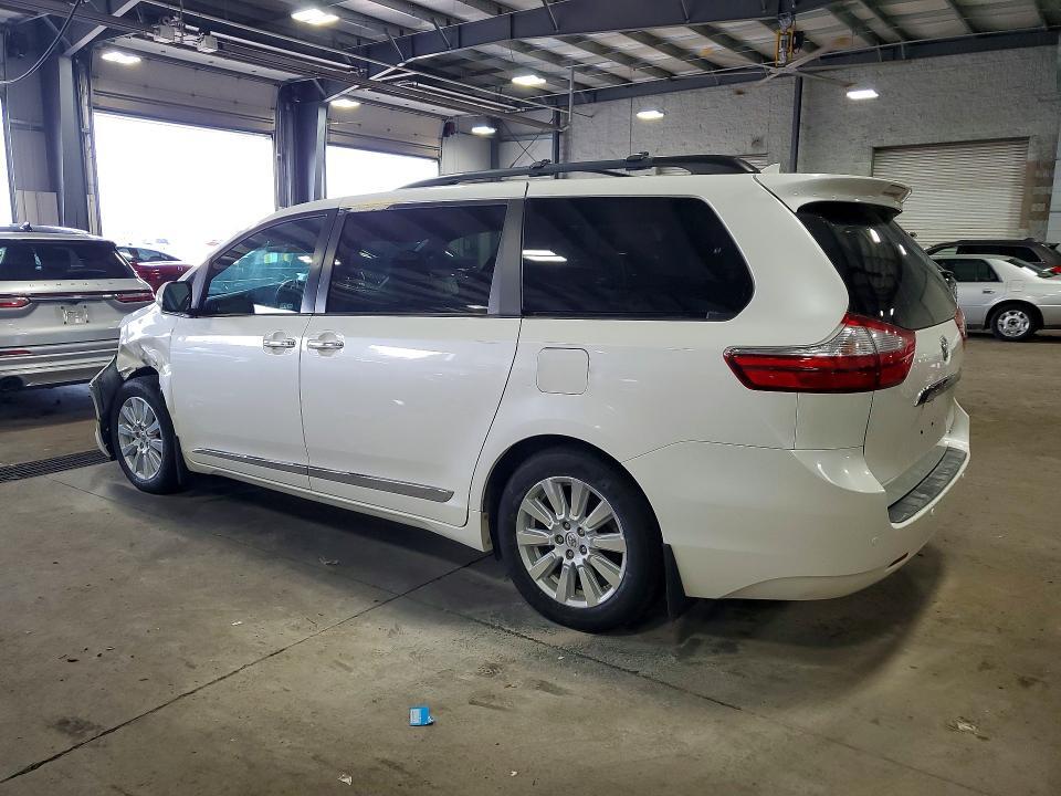 2017 TOYOTA SIENNA LIMITED PREMIUM 7-PASSENGER — Фото 2 из 13