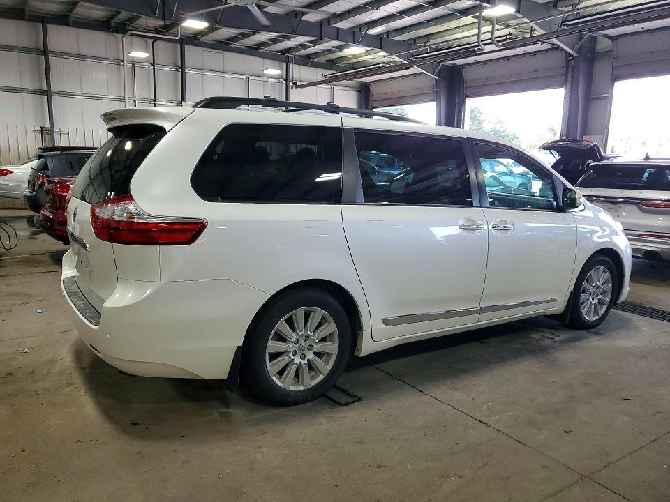 2017 TOYOTA SIENNA LIMITED PREMIUM 7-PASSENGER — Фото 3 из 13