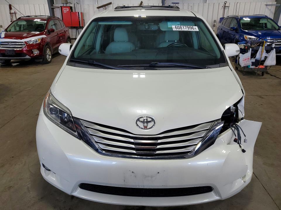 2017 TOYOTA SIENNA LIMITED PREMIUM 7-PASSENGER — Фото 5 из 13
