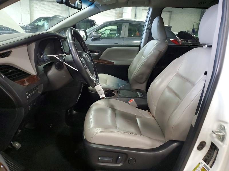 2017 TOYOTA SIENNA LIMITED PREMIUM 7-PASSENGER — Фото 7 из 13