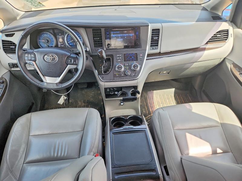 2017 TOYOTA SIENNA XLE 8-PASSENGER — Фото 8 из 14