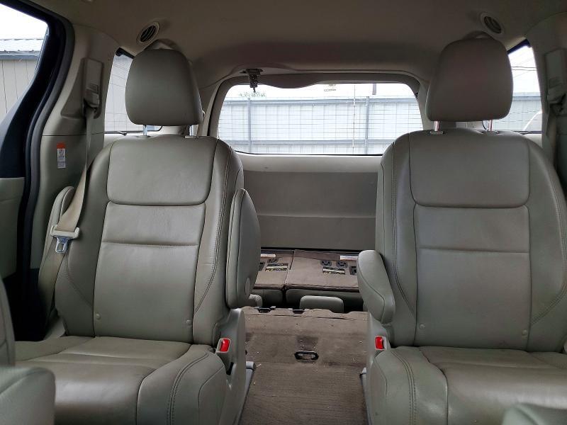2017 TOYOTA SIENNA XLE PREMIUM 7-PASSENGER — Фото 10 из 13