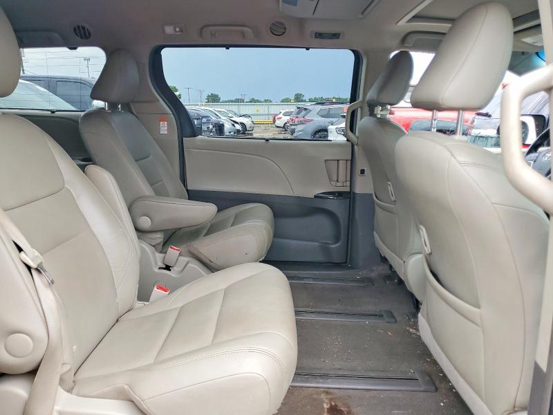 2017 TOYOTA SIENNA XLE PREMIUM 7-PASSENGER — Фото 11 из 13
