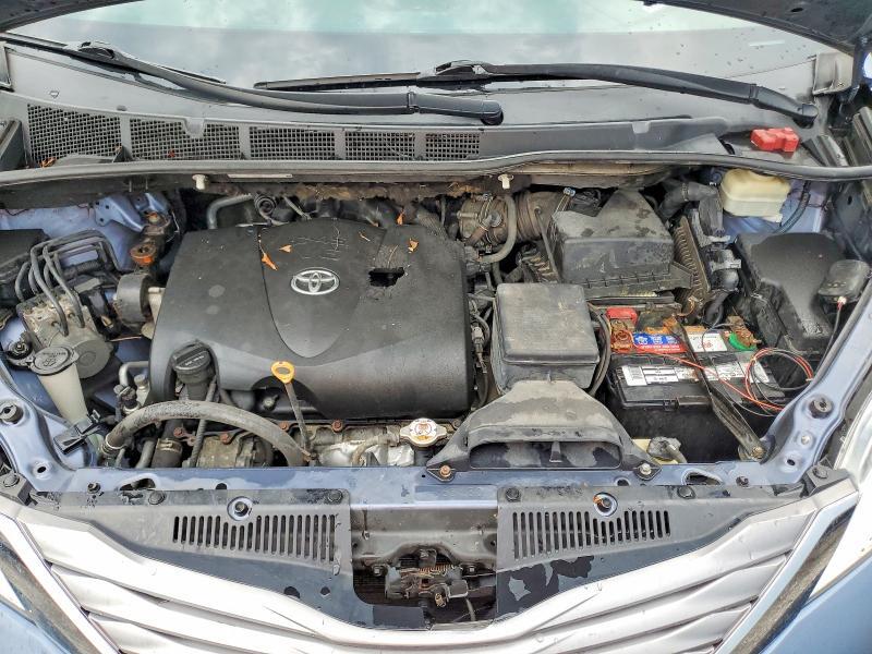 2017 TOYOTA SIENNA XLE PREMIUM 7-PASSENGER — Фото 12 из 13