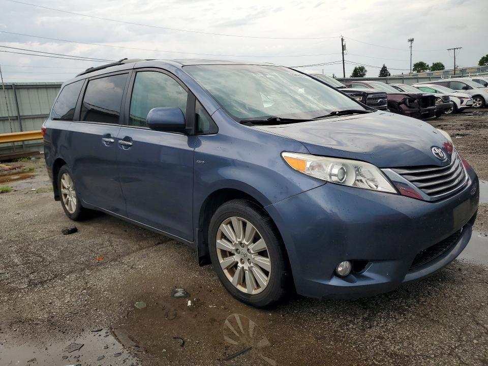 2017 TOYOTA SIENNA XLE PREMIUM 7-PASSENGER — Фото 4 из 13