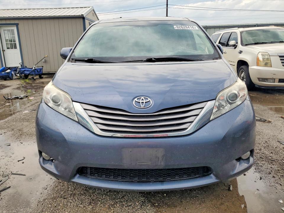 2017 TOYOTA SIENNA XLE PREMIUM 7-PASSENGER — Фото 5 из 13