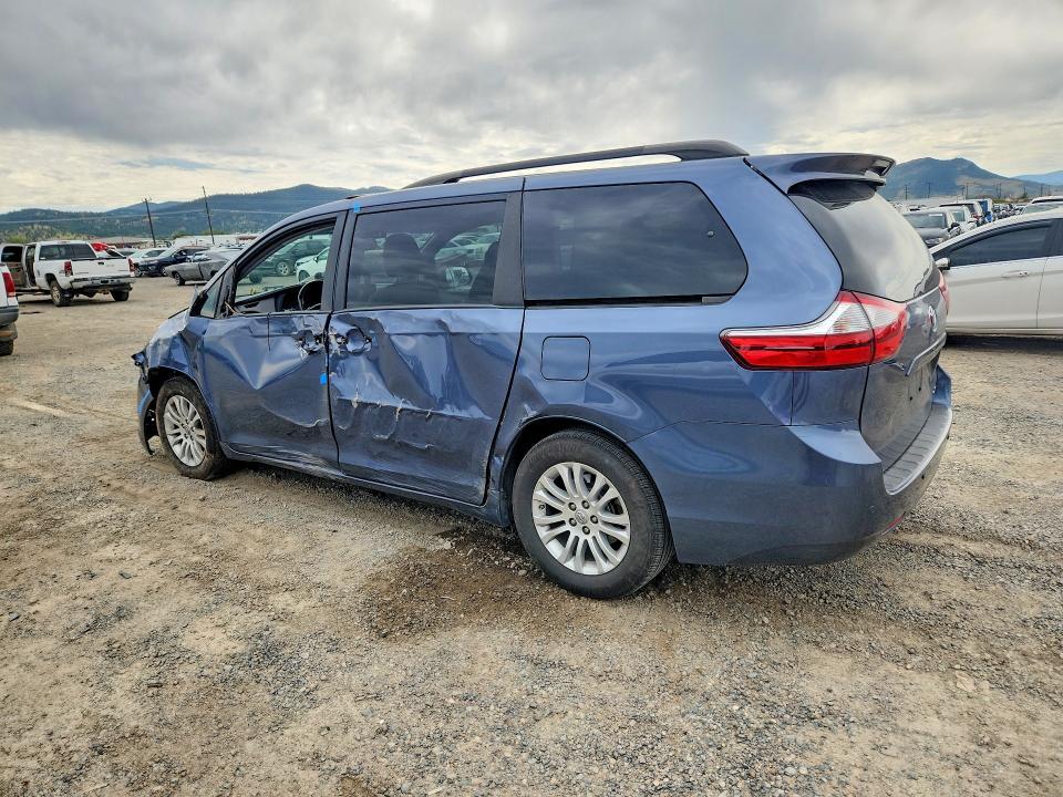 5TDYZ3DC4HS799398 2017 TOYOTA SIENNA photo no. 2