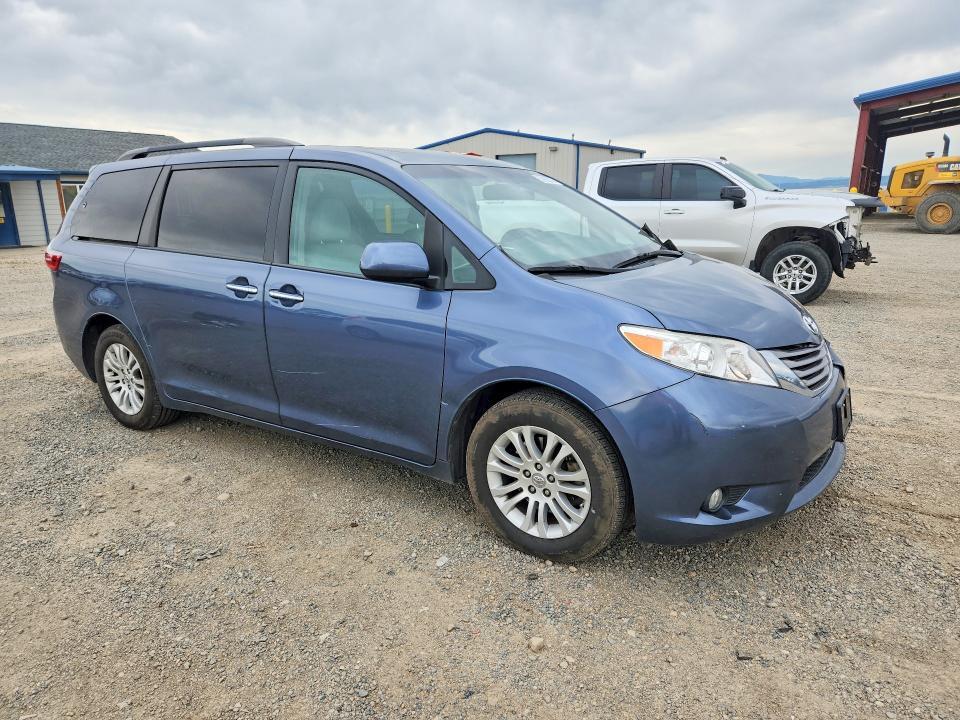 5TDYZ3DC4HS799398 2017 TOYOTA SIENNA photo no. 4