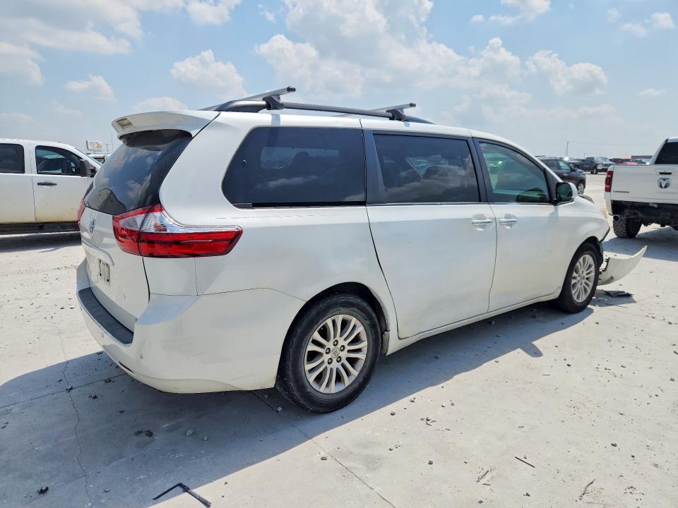 2017 TOYOTA SIENNA XLE 8-PASSENGER — Фото 3 из 13