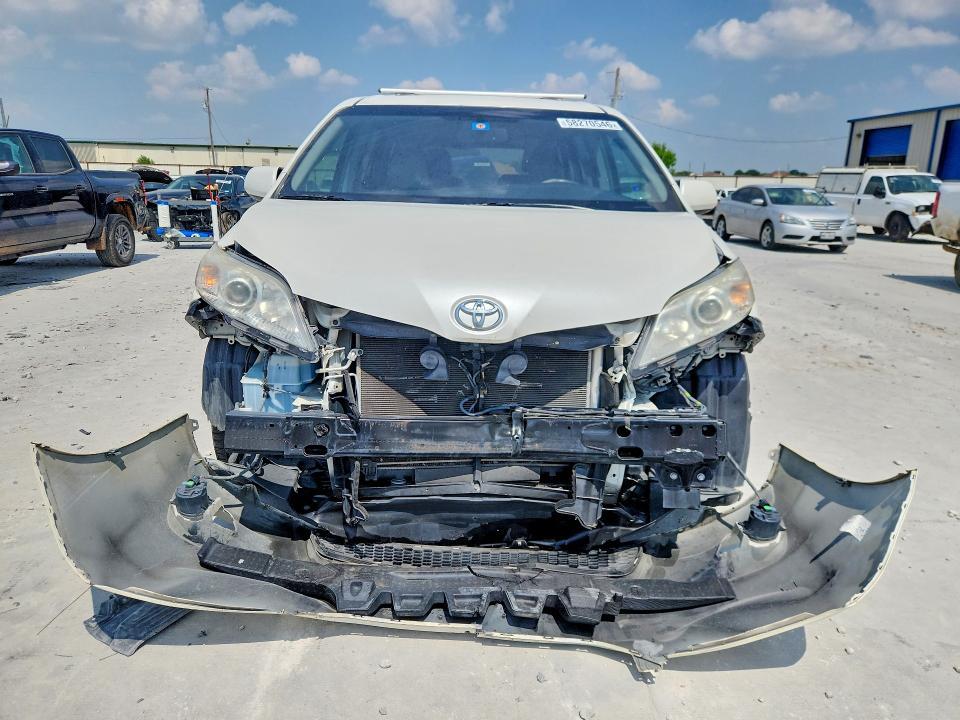 2017 TOYOTA SIENNA XLE 8-PASSENGER — Фото 5 из 13