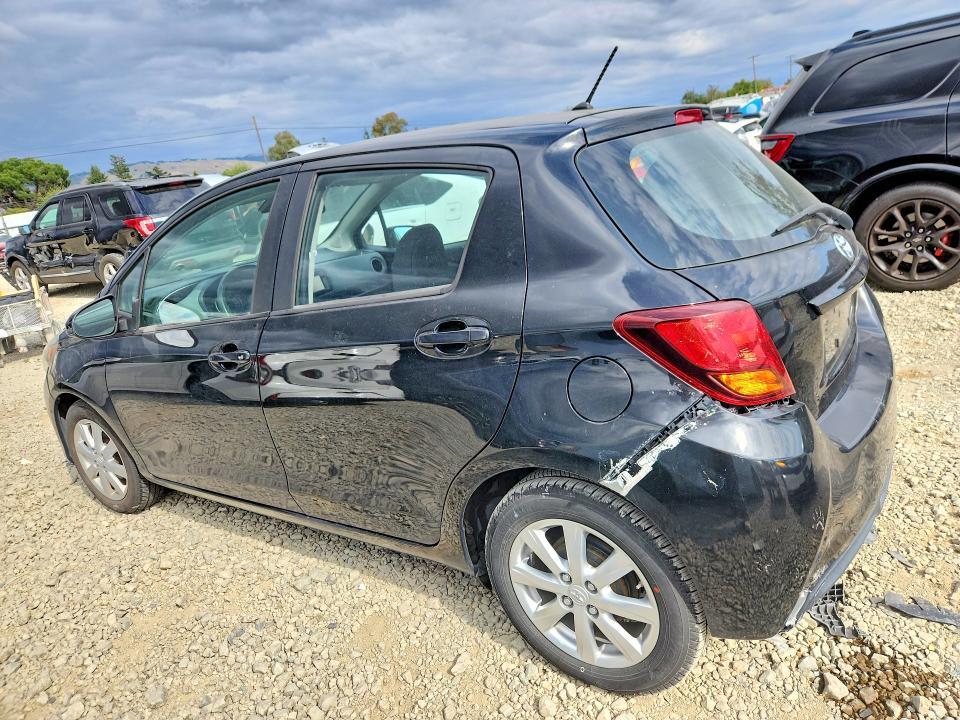 2017 TOYOTA YARIS 5-DOOR LE — Фото 2 из 12
