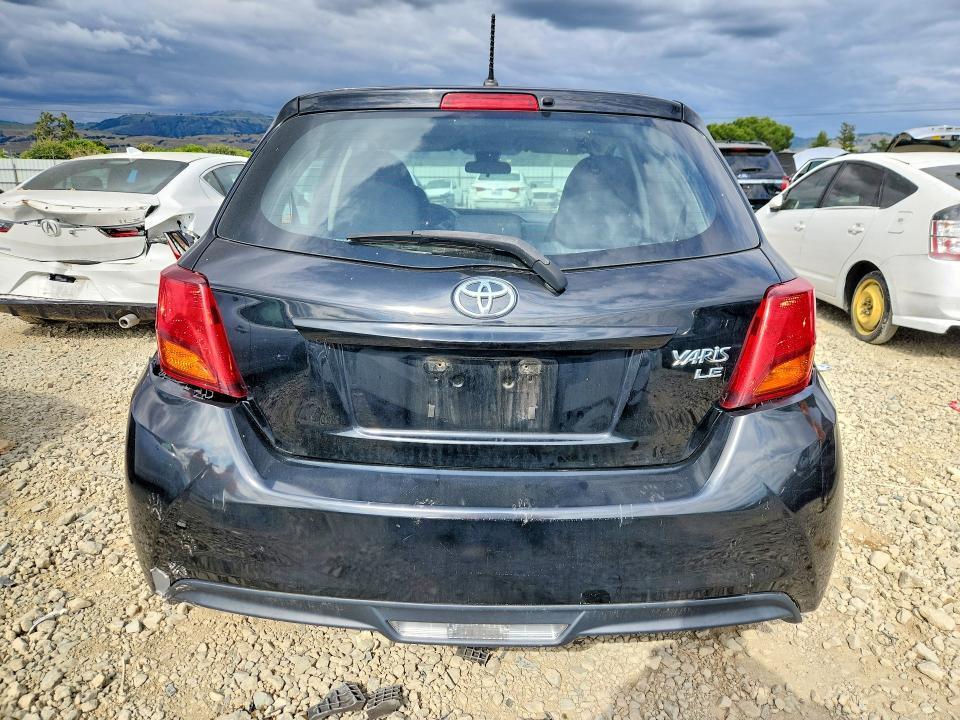 2017 TOYOTA YARIS 5-DOOR LE — Фото 6 из 12